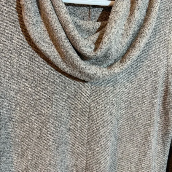 Bwear color Tope Cowl Neck Sweater size L - Picture 2 of 5
